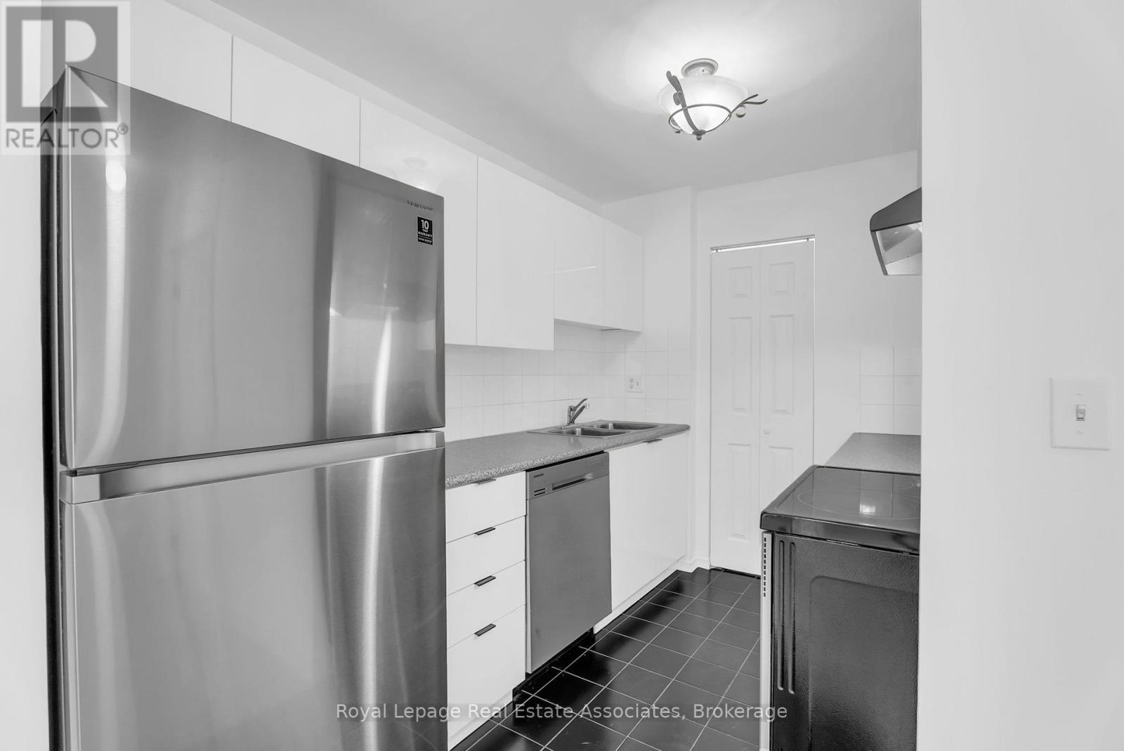 501 - 555 Wilson Hts Boulevard, Toronto, Ontario  M3H 6B5 - Photo 5 - C12462322