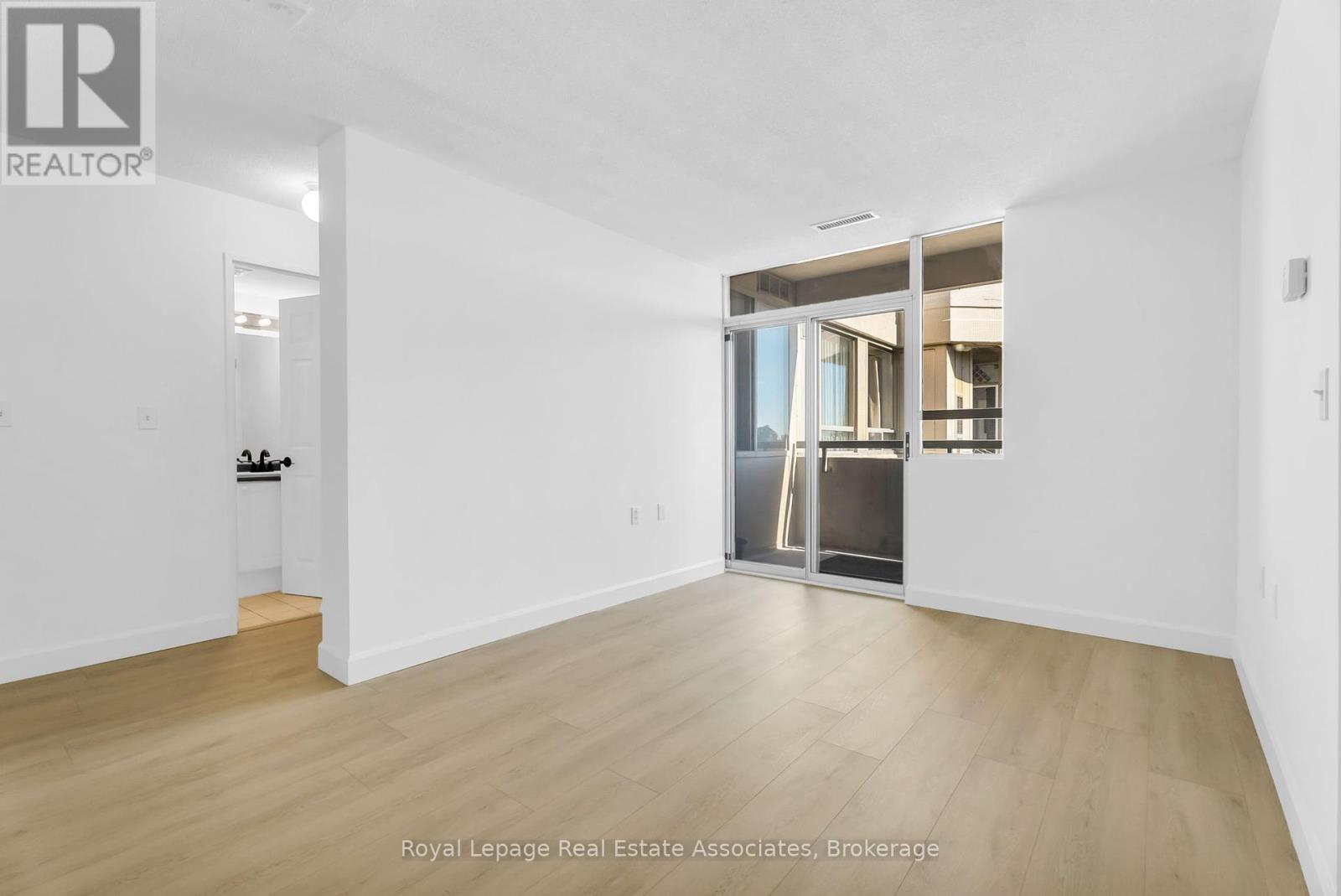 501 - 555 Wilson Hts Boulevard, Toronto, Ontario  M3H 6B5 - Photo 8 - C12462322