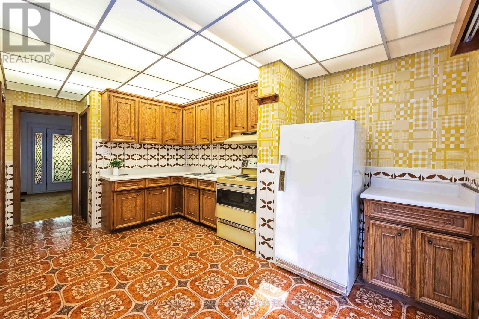 43 Mount Royal Avenue, Toronto, Ontario  M6H 2S2 - Photo 12 - C12462329