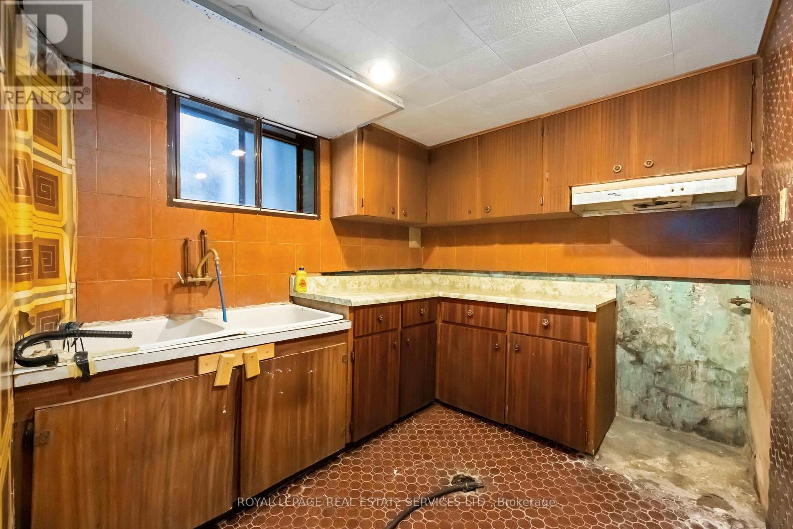 43 Mount Royal Avenue, Toronto, Ontario  M6H 2S2 - Photo 26 - C12462329