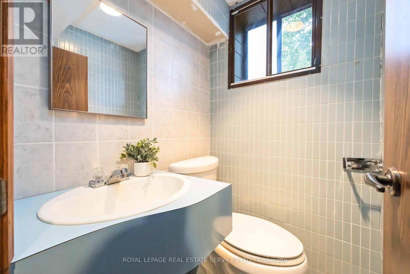 43 Mount Royal Avenue, Toronto, Ontario  M6H 2S2 - Photo 27 - C12462329