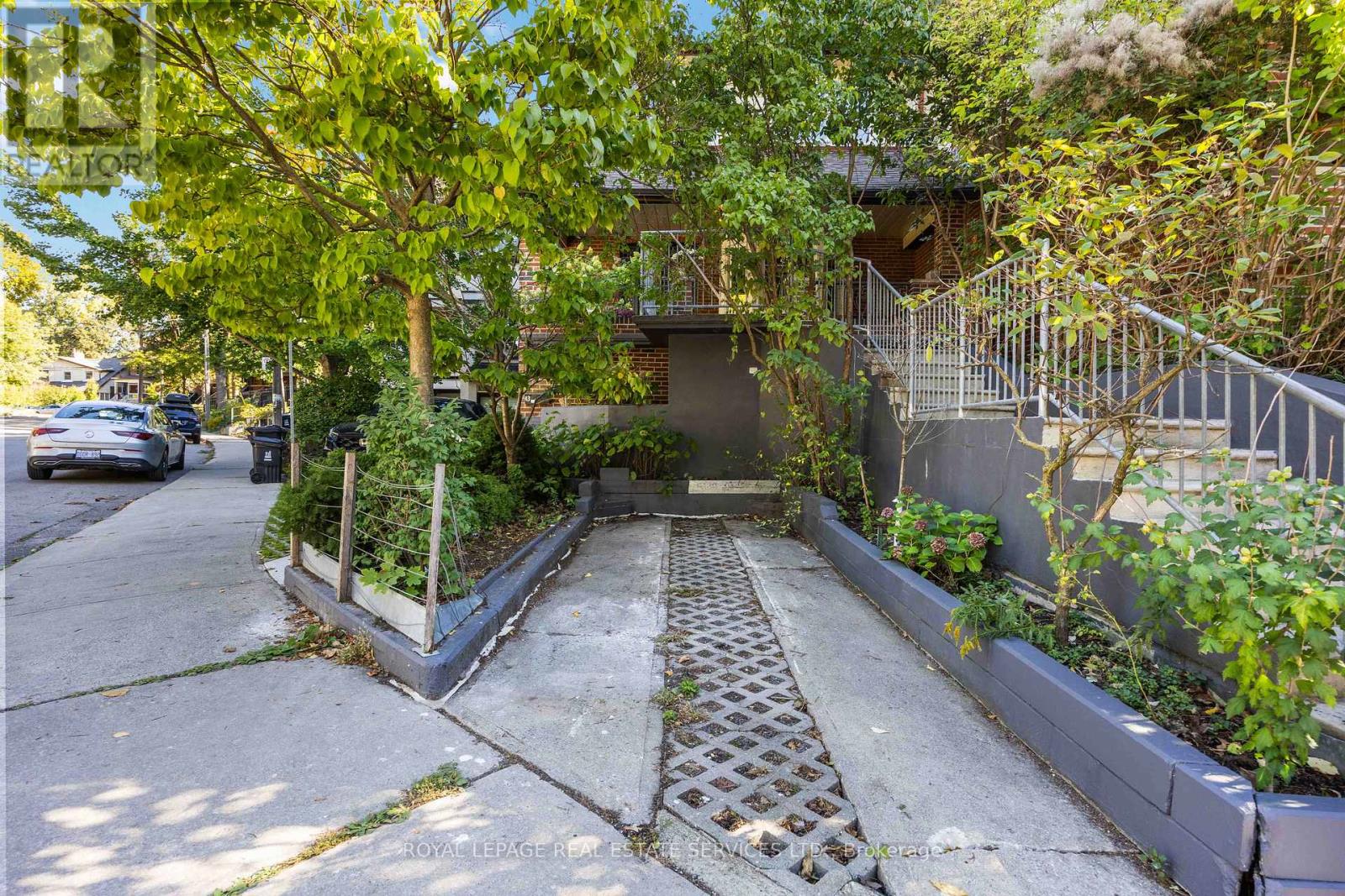 43 Mount Royal Avenue, Toronto, Ontario  M6H 2S2 - Photo 4 - C12462329