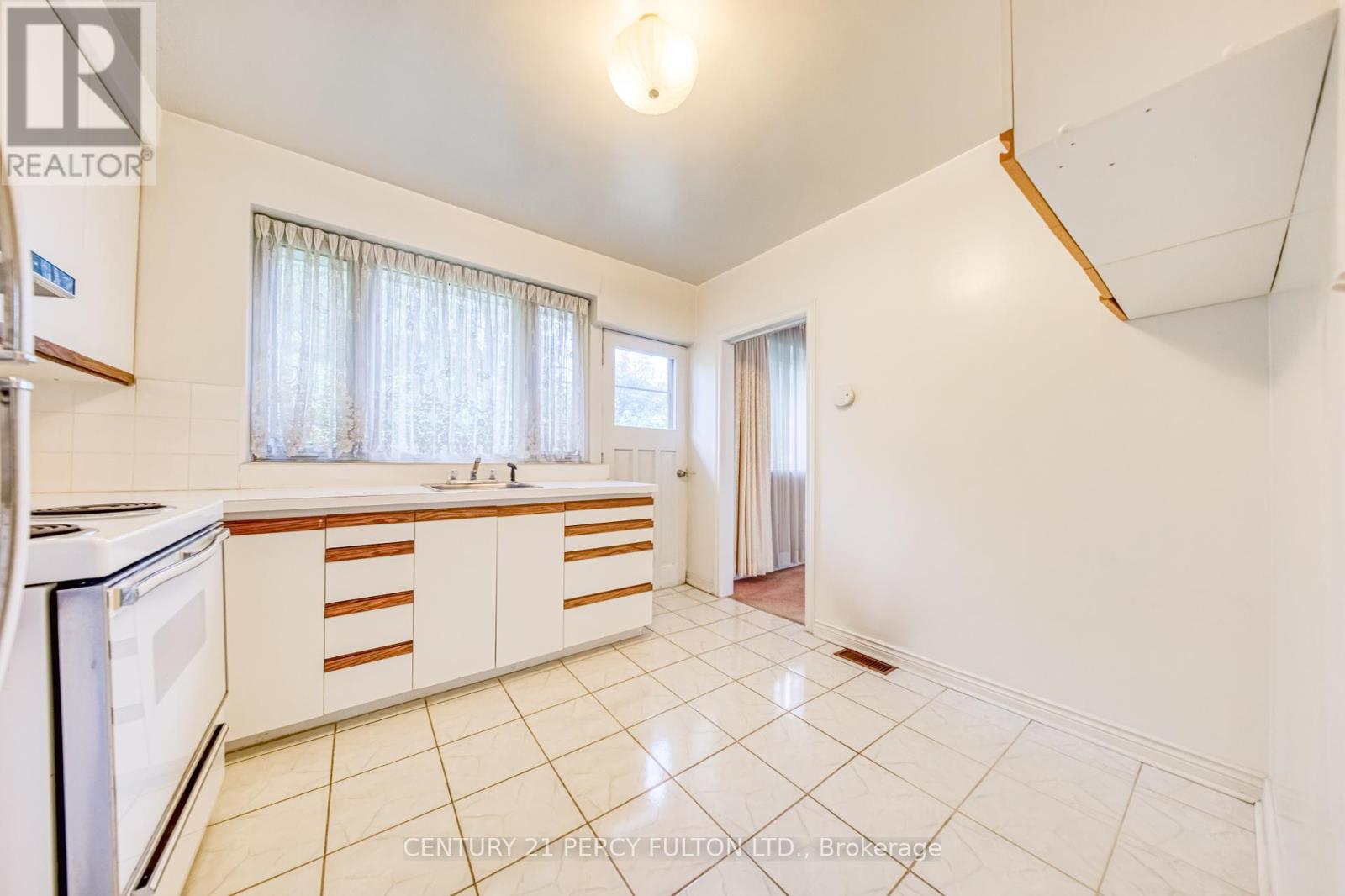 73 Berkinshaw Crescent, Toronto, Ontario  M3B 2T1 - Photo 10 - C12462354