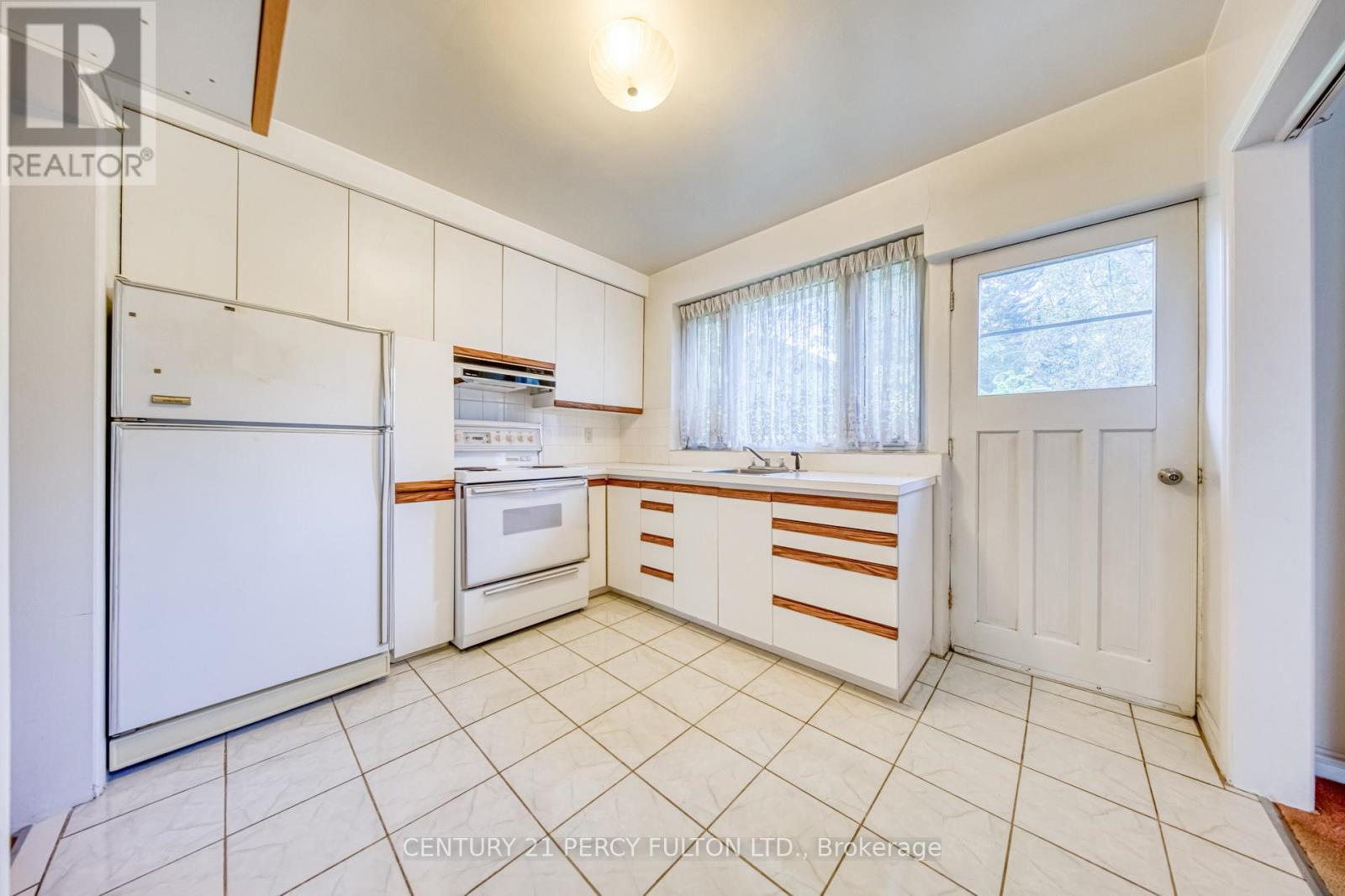73 Berkinshaw Crescent, Toronto, Ontario  M3B 2T1 - Photo 11 - C12462354