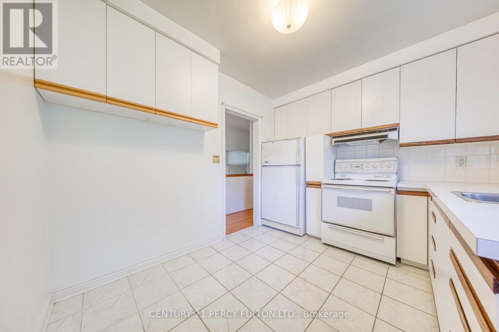 73 Berkinshaw Crescent, Toronto, Ontario  M3B 2T1 - Photo 12 - C12462354