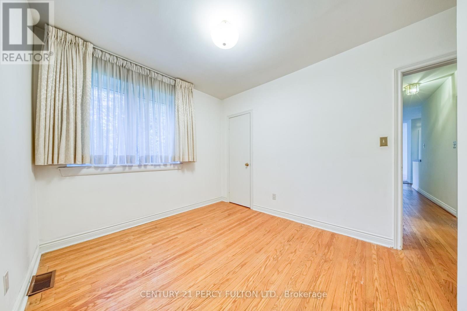 73 Berkinshaw Crescent, Toronto, Ontario  M3B 2T1 - Photo 17 - C12462354