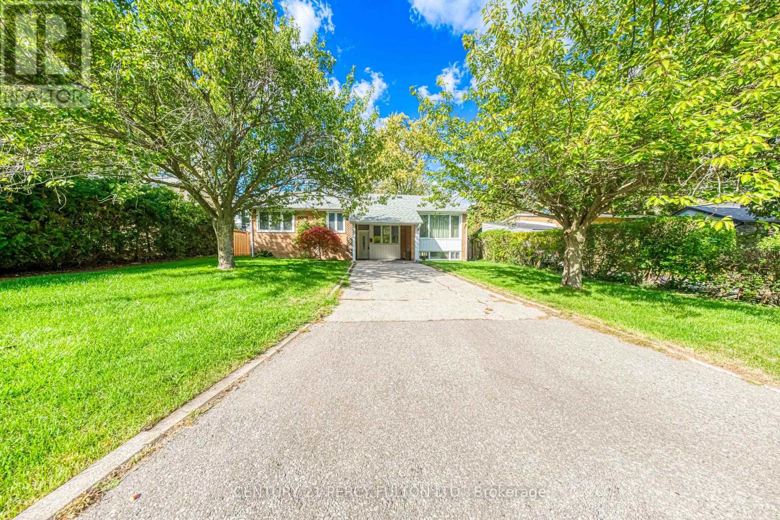 73 Berkinshaw Crescent, Toronto, Ontario  M3B 2T1 - Photo 2 - C12462354