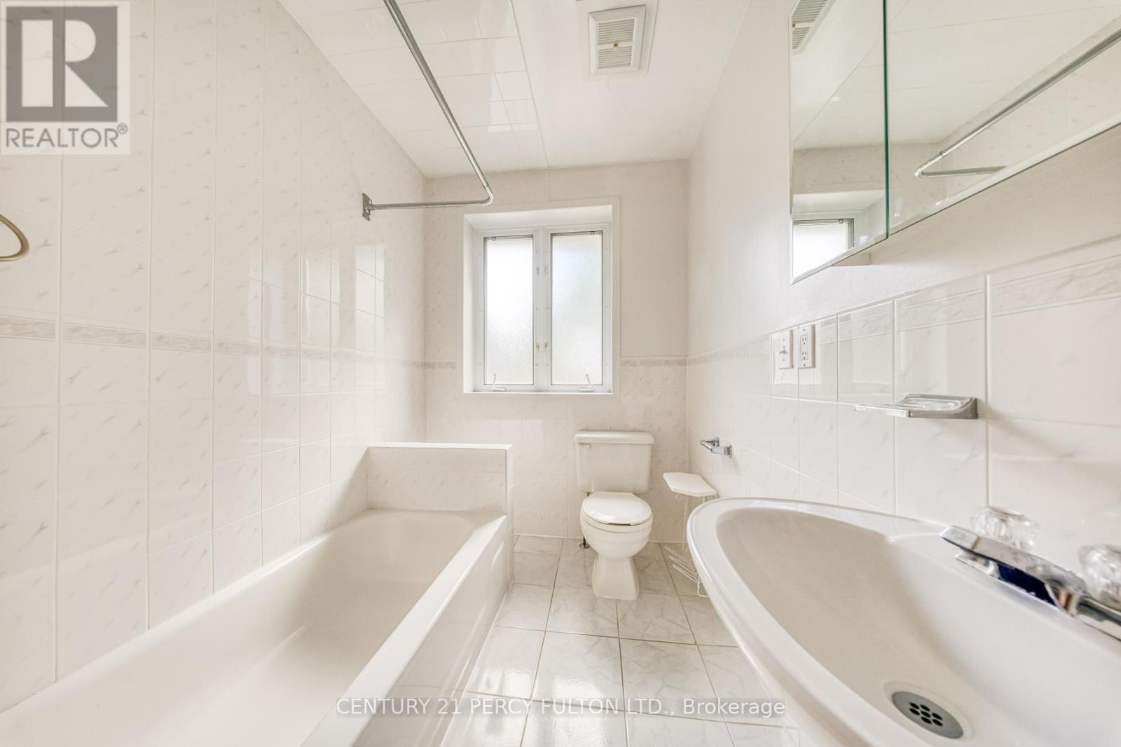 73 Berkinshaw Crescent, Toronto, Ontario  M3B 2T1 - Photo 21 - C12462354