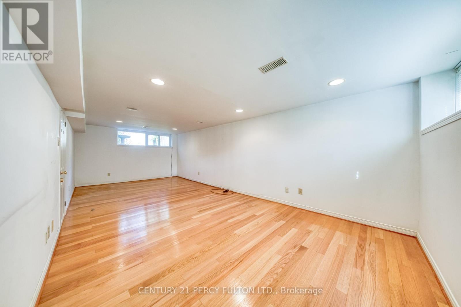 73 Berkinshaw Crescent, Toronto, Ontario  M3B 2T1 - Photo 22 - C12462354