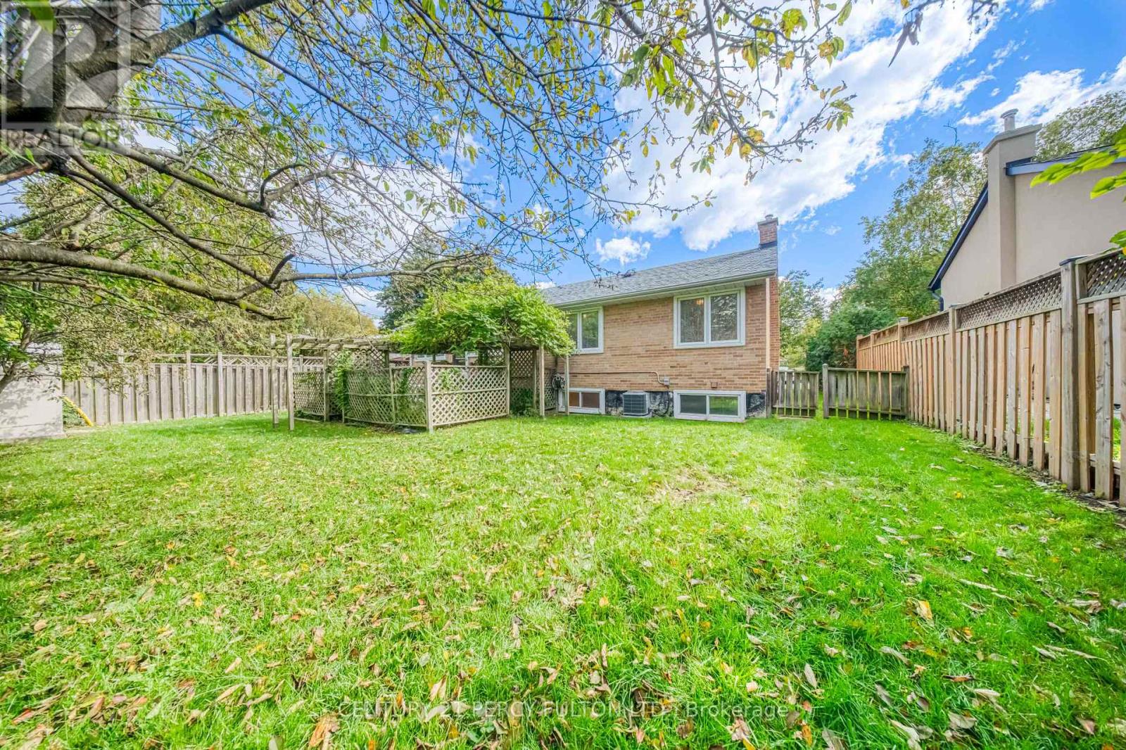 73 Berkinshaw Crescent, Toronto, Ontario  M3B 2T1 - Photo 32 - C12462354