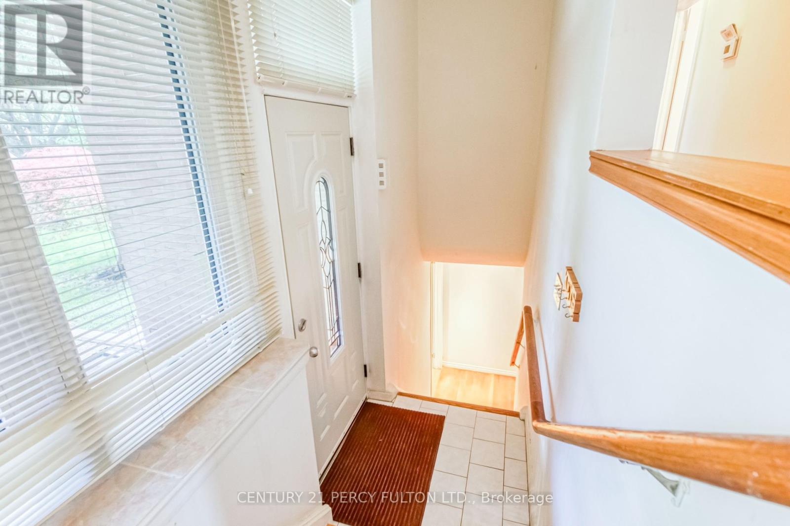 73 Berkinshaw Crescent, Toronto, Ontario  M3B 2T1 - Photo 4 - C12462354