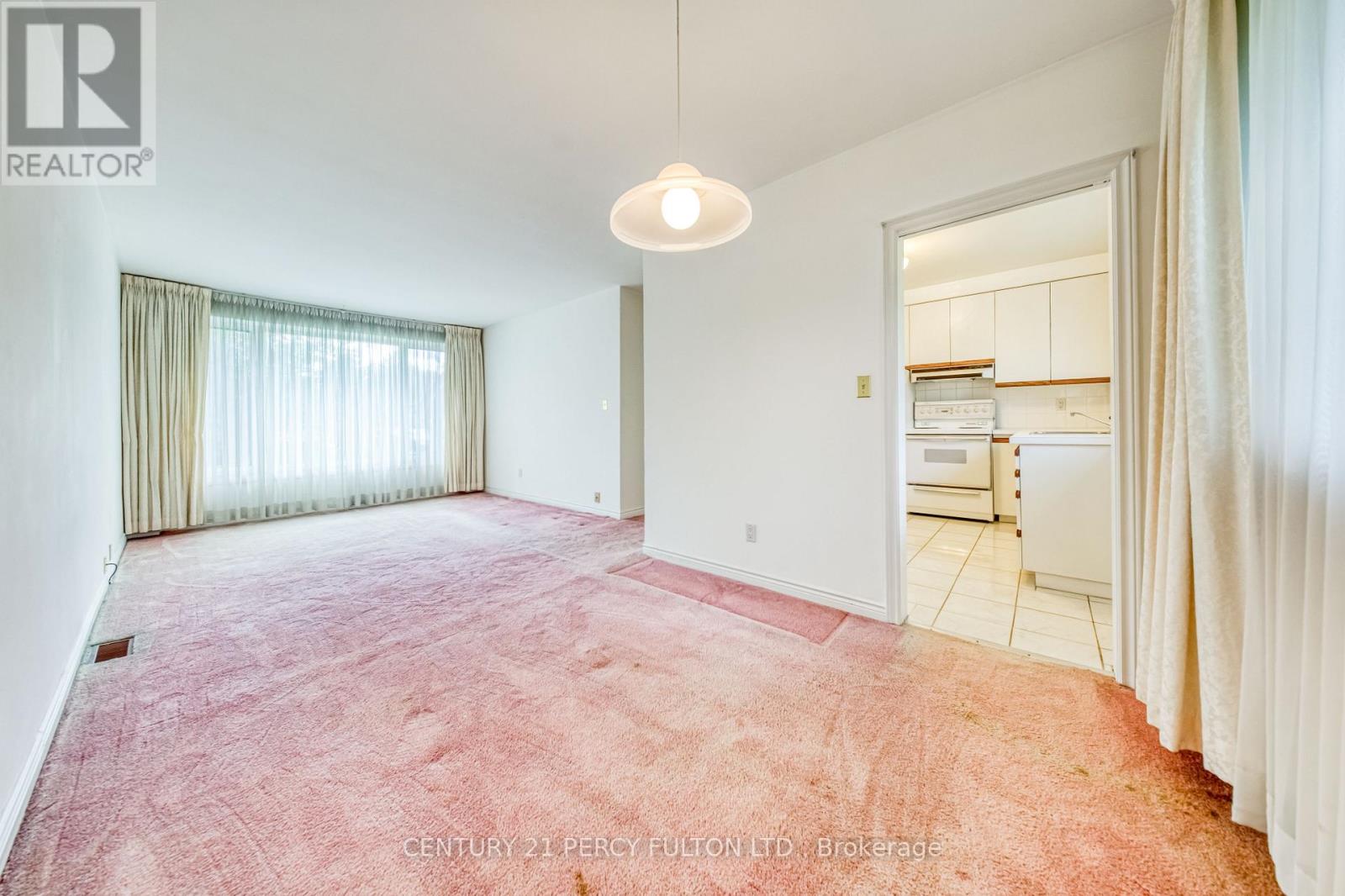 73 Berkinshaw Crescent, Toronto, Ontario  M3B 2T1 - Photo 9 - C12462354