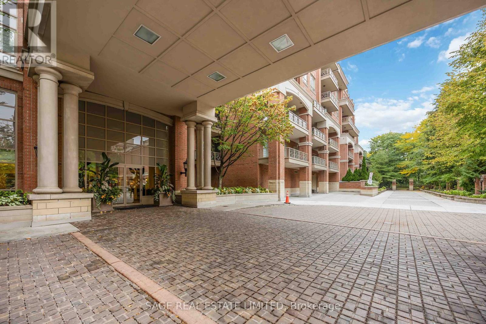 212 - 20 Burkebrook Place, Toronto, Ontario  M4G 0A1 - Photo 2 - C12462355