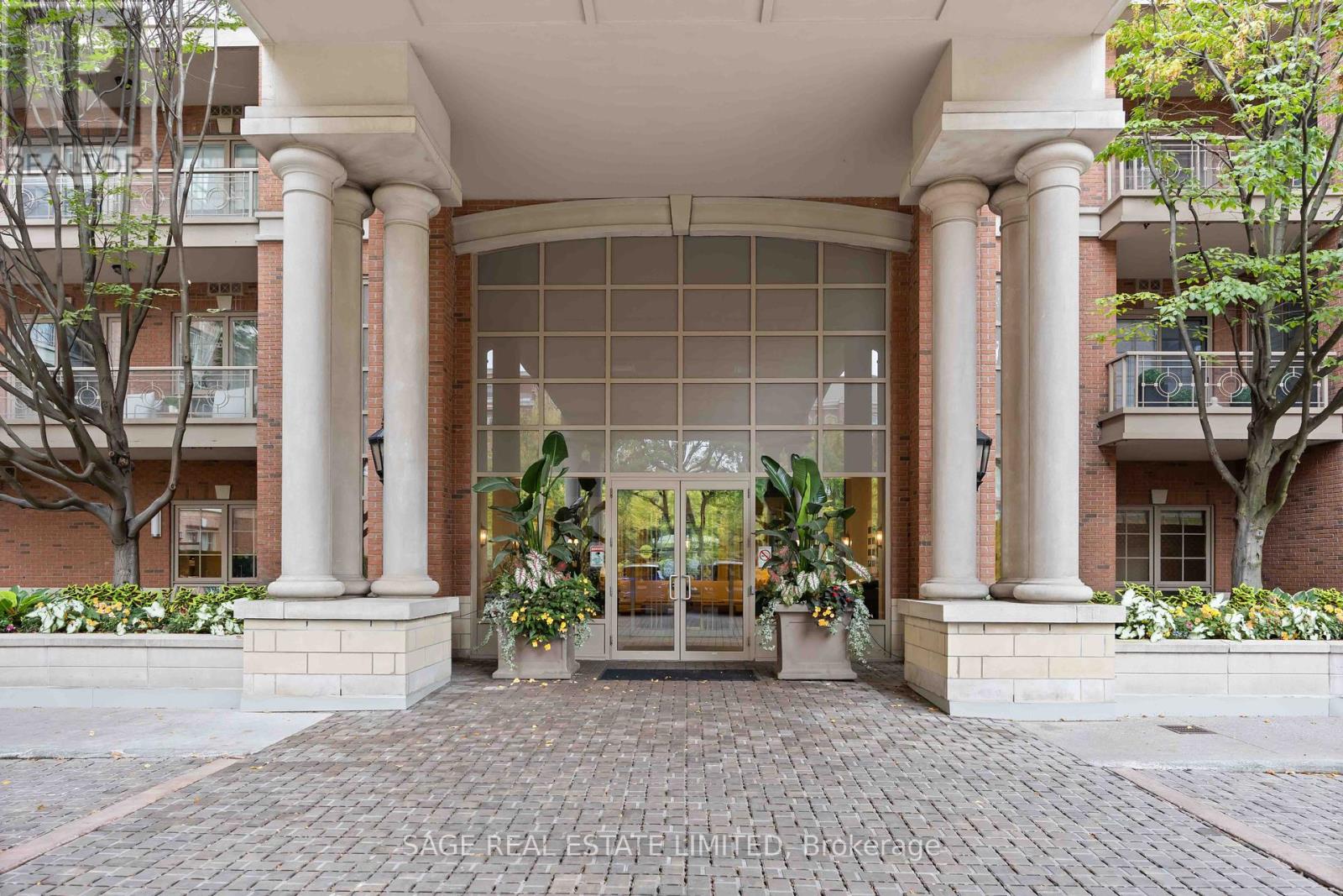 212 - 20 Burkebrook Place, Toronto, Ontario  M4G 0A1 - Photo 3 - C12462355
