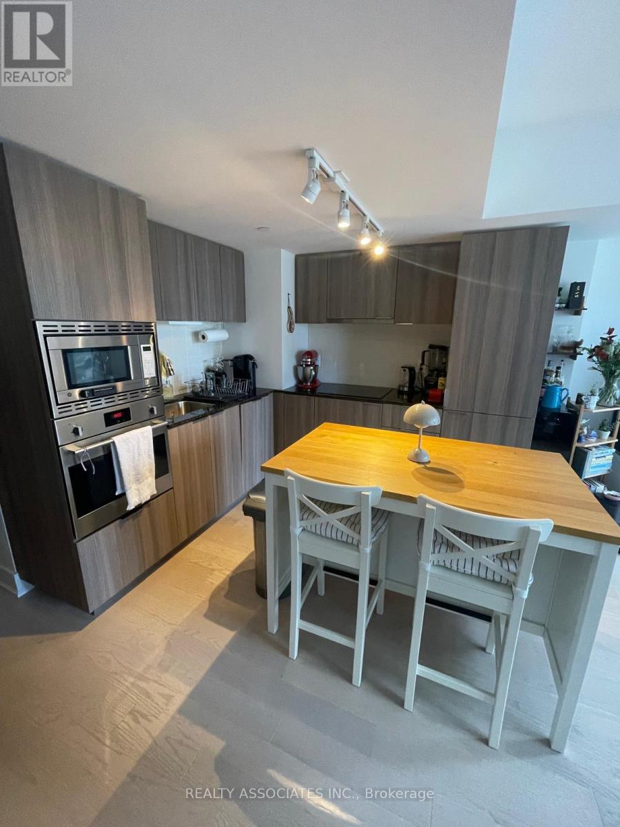 2416 - 955 Bay Street, Toronto, Ontario  M5S 2A2 - Photo 10 - C12462375