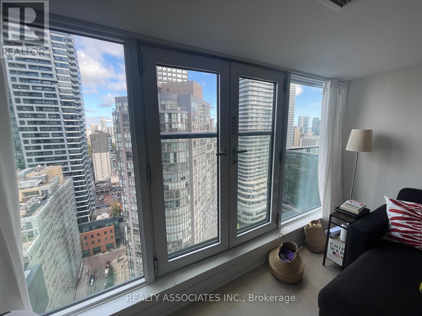 2416 - 955 Bay Street, Toronto, Ontario  M5S 2A2 - Photo 14 - C12462375