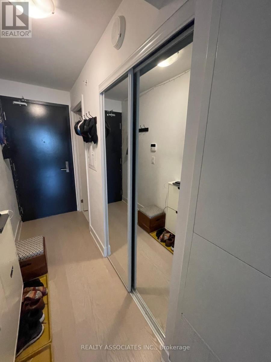 2416 - 955 Bay Street, Toronto, Ontario  M5S 2A2 - Photo 15 - C12462375