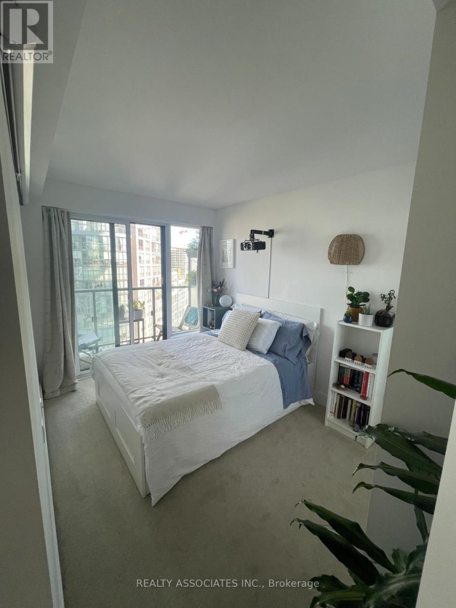 2416 - 955 Bay Street, Toronto, Ontario  M5S 2A2 - Photo 18 - C12462375