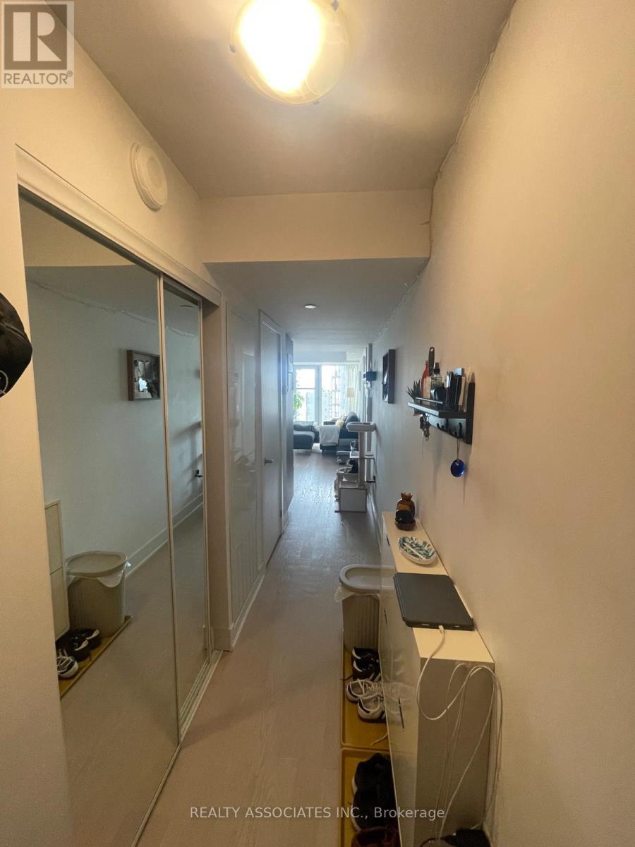 2416 - 955 Bay Street, Toronto, Ontario  M5S 2A2 - Photo 2 - C12462375