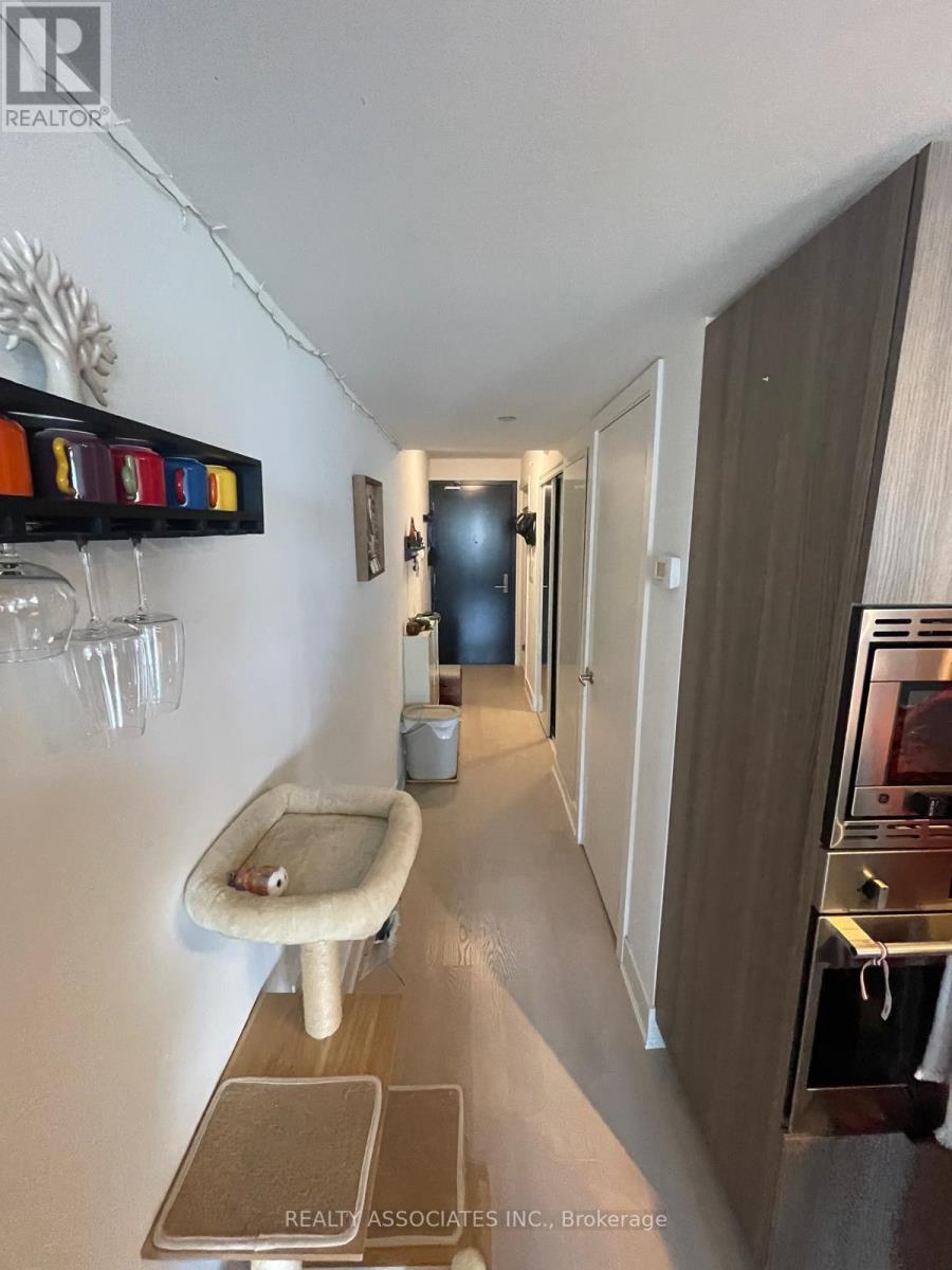 2416 - 955 Bay Street, Toronto, Ontario  M5S 2A2 - Photo 8 - C12462375