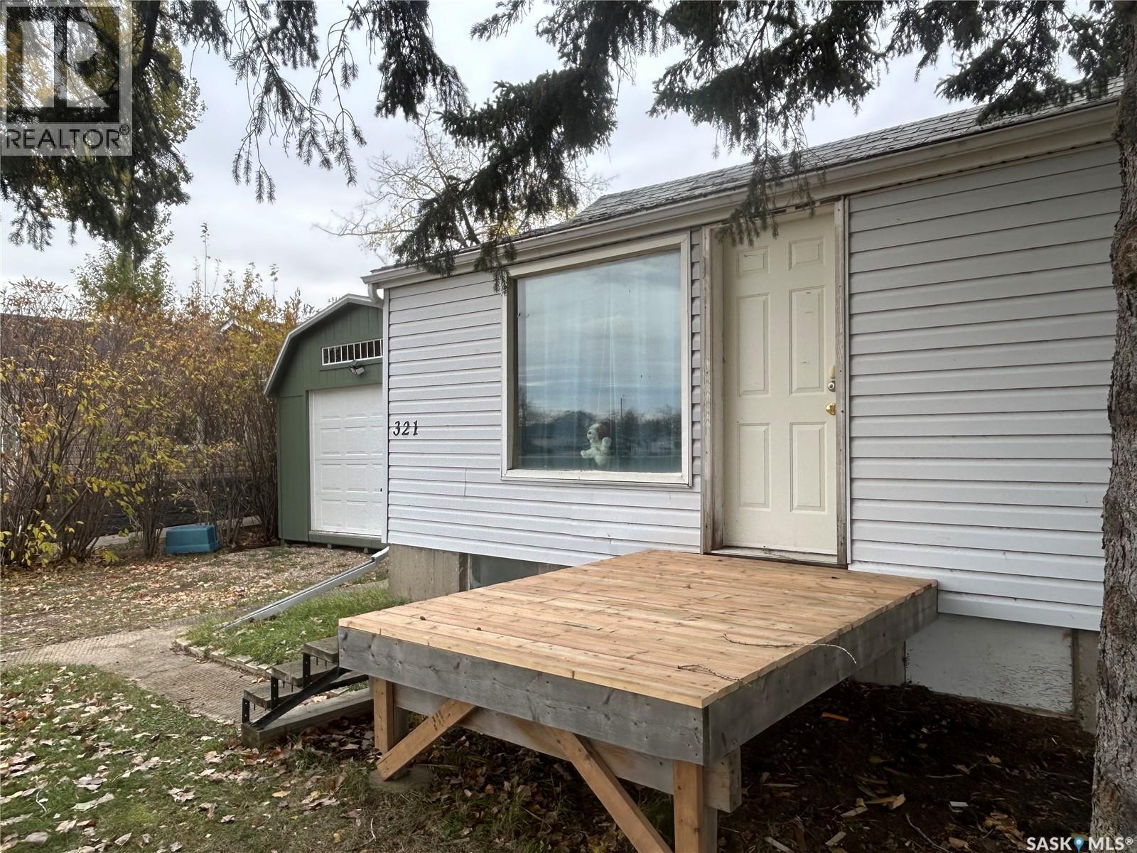 321 White Street, Bienfait, Saskatchewan  S0C 0M0 - Photo 2 - SK009311