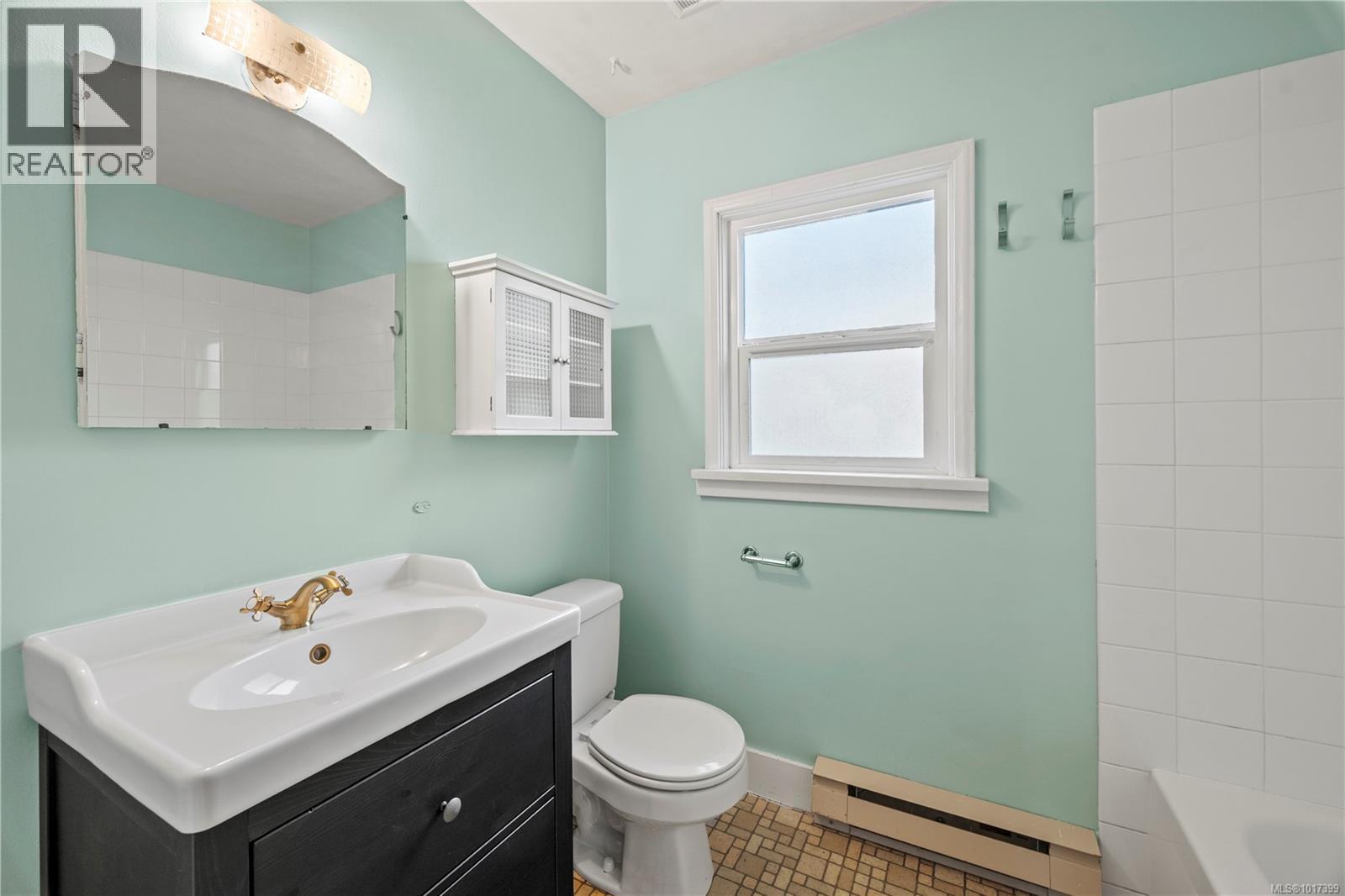2571 Empire St, Victoria, British Columbia  V8T 3M5 - Photo 14 - 1017399