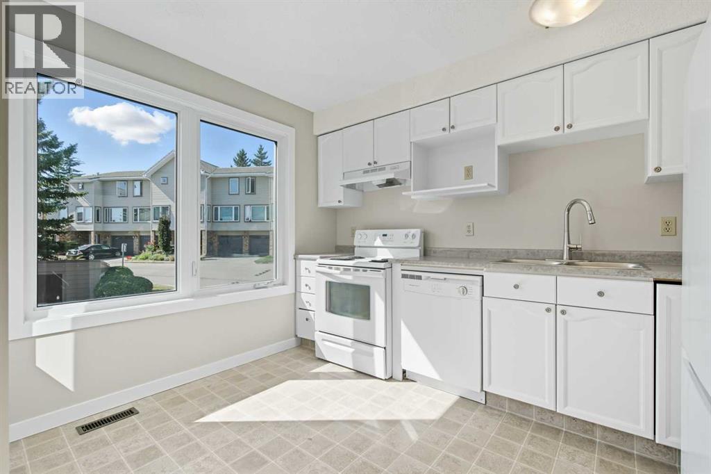 12 Coachway Gardens Sw, Calgary, Alberta  T3H 2V9 - Photo 1 - A2257840