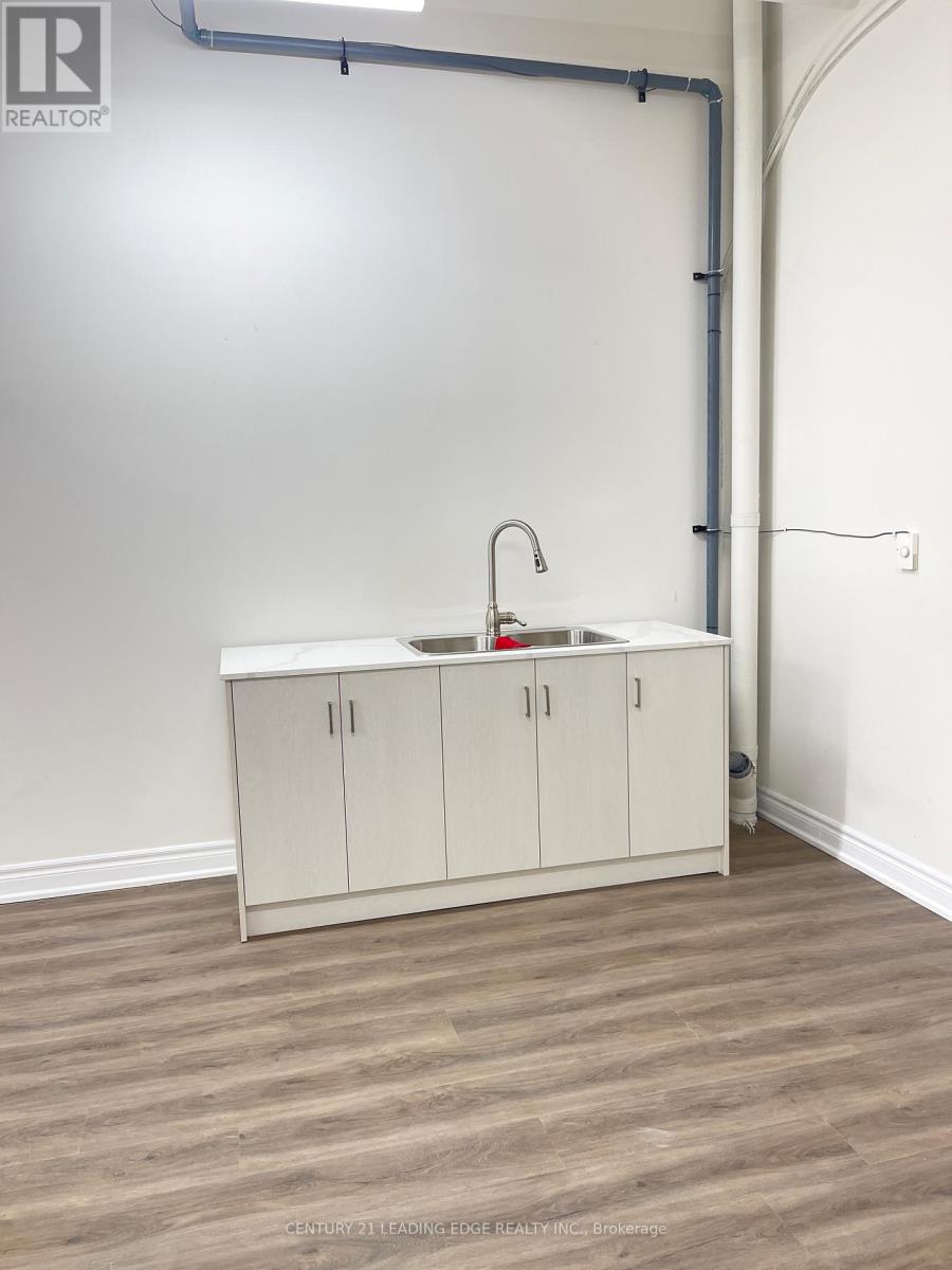 223 - 15 Wellesley Street W, Toronto, Ontario  M4Y 0G7 - Photo 3 - C12459942