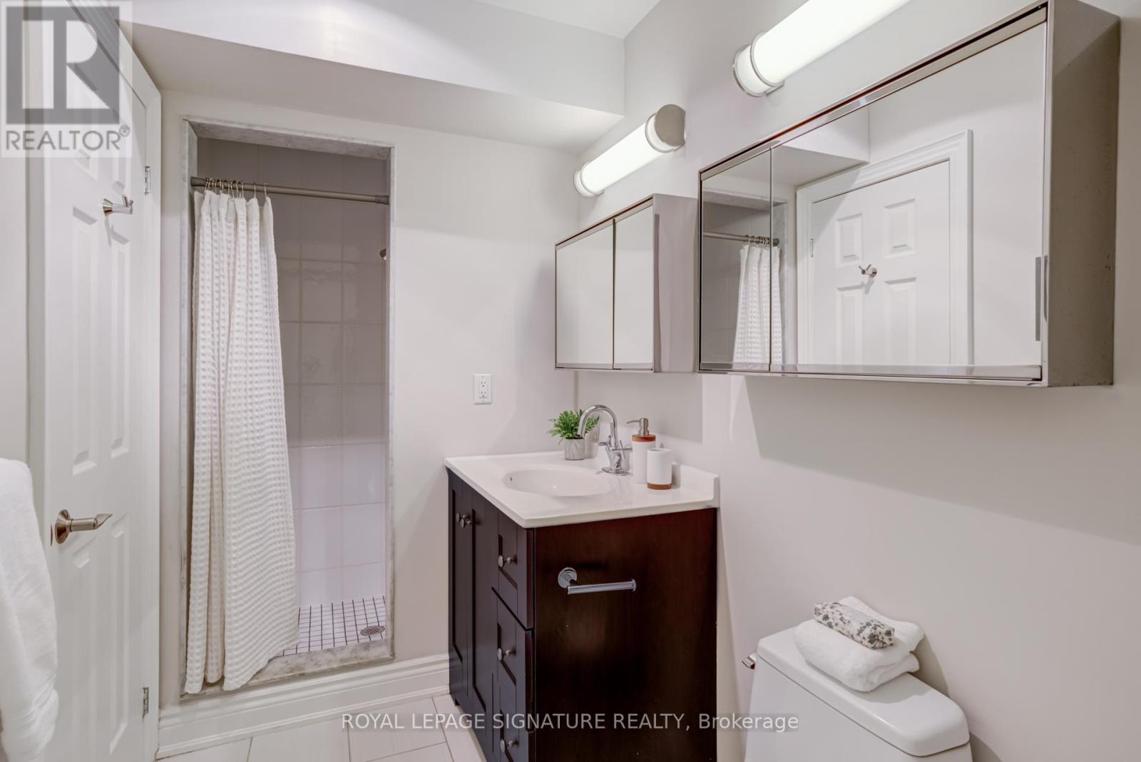 1015b College Street, Toronto, Ontario  M6H 1A8 - Photo 36 - C12462092