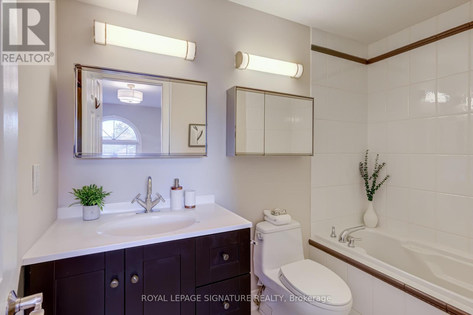 1015b College Street, Toronto, Ontario  M6H 1A8 - Photo 35 - C12462092