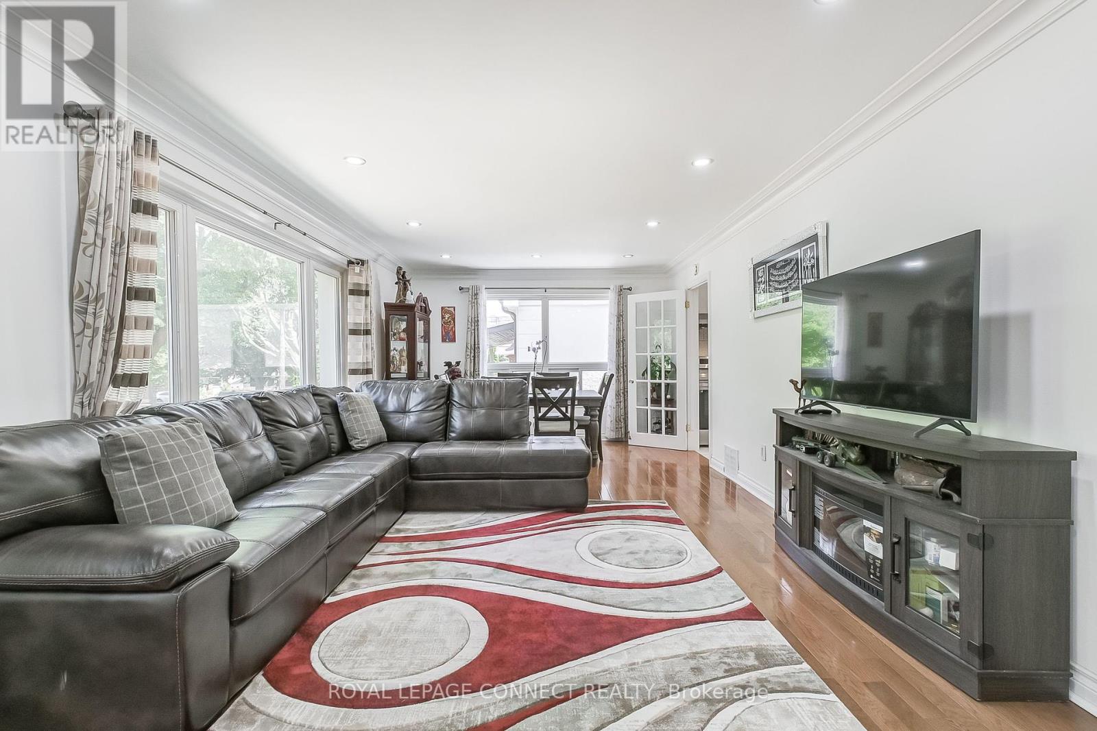 27 HORTON BOULEVARD, Toronto, Ontario