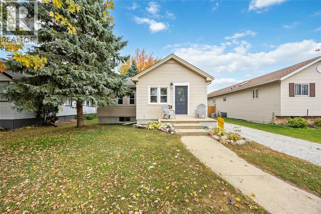 4482 Petrolia Line, Petrolia, Ontario  N0N 1R0 - Photo 2 - 25026130