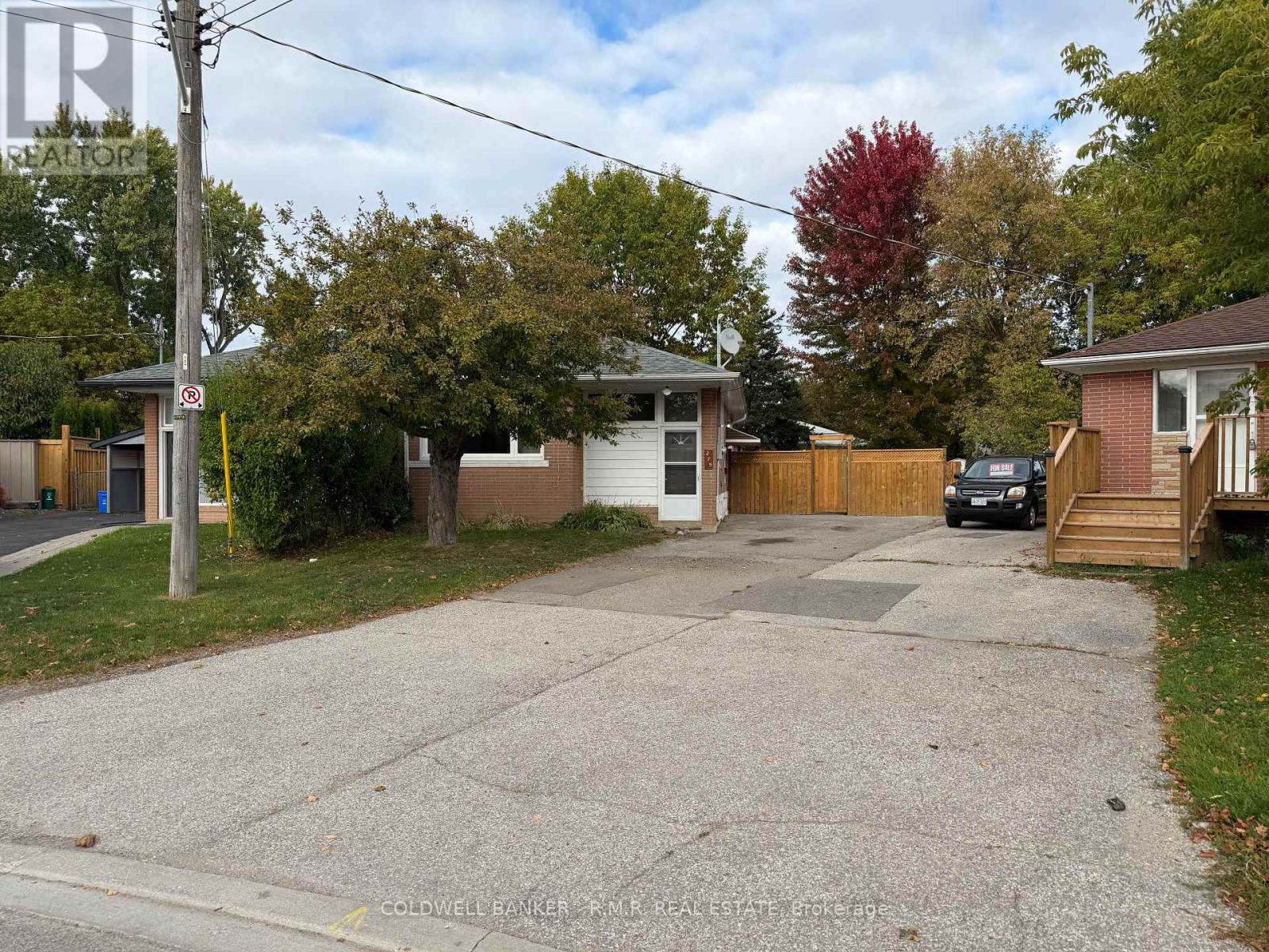 275 Silverbirch Drive, Newmarket, Ontario  L3Y 2Z6 - Photo 2 - N12462318