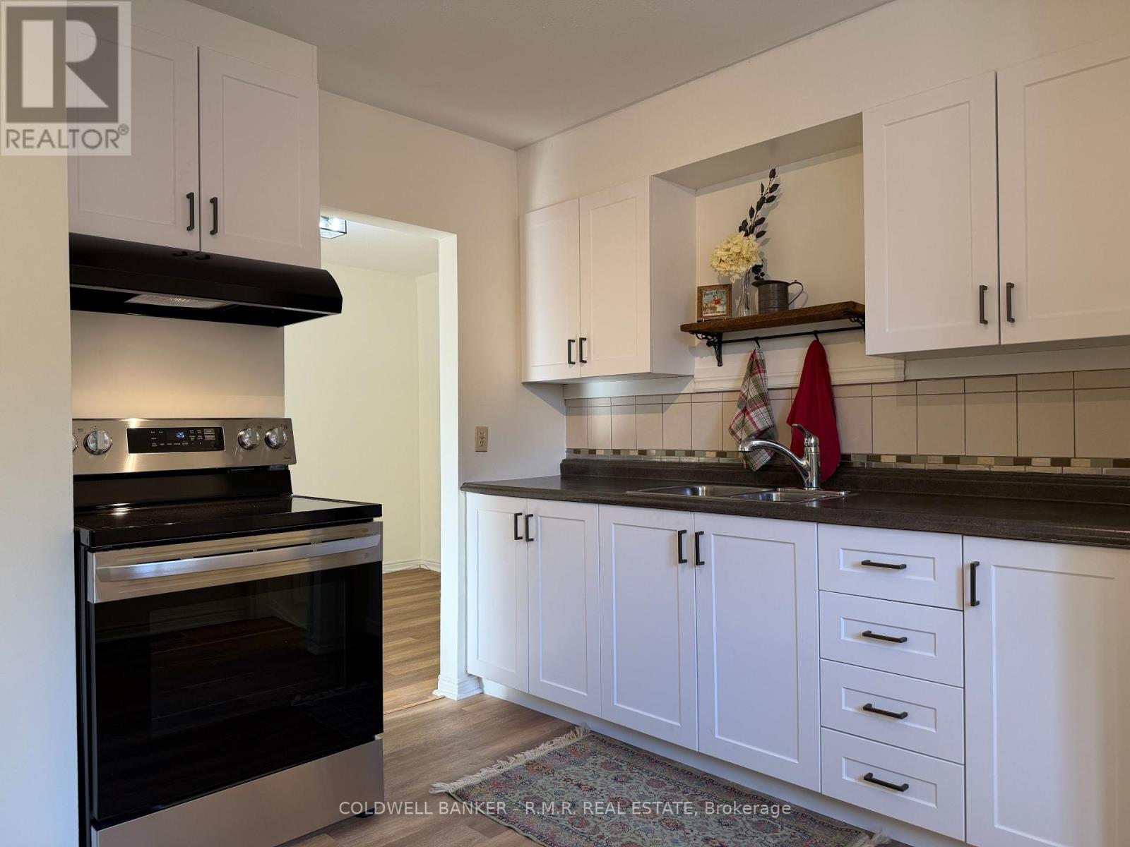 275 Silverbirch Drive, Newmarket, Ontario  L3Y 2Z6 - Photo 3 - N12462318