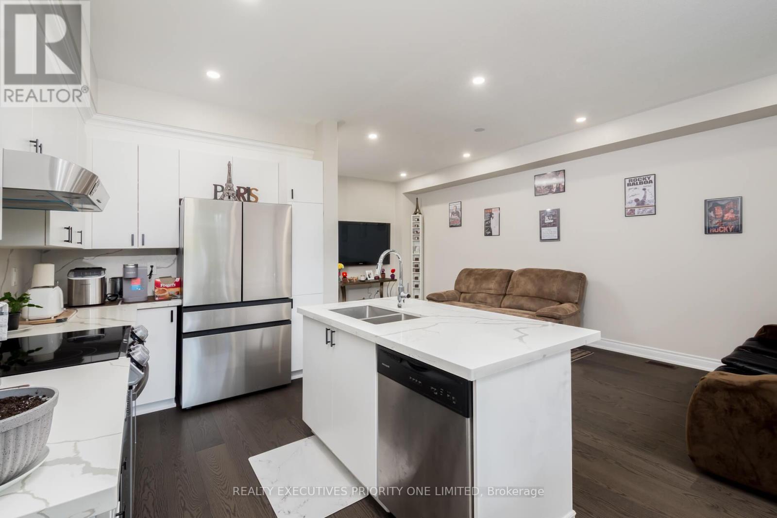 47 Greenwood Drive, Essa, Ontario  L0M 1B4 - Photo 10 - N12462325