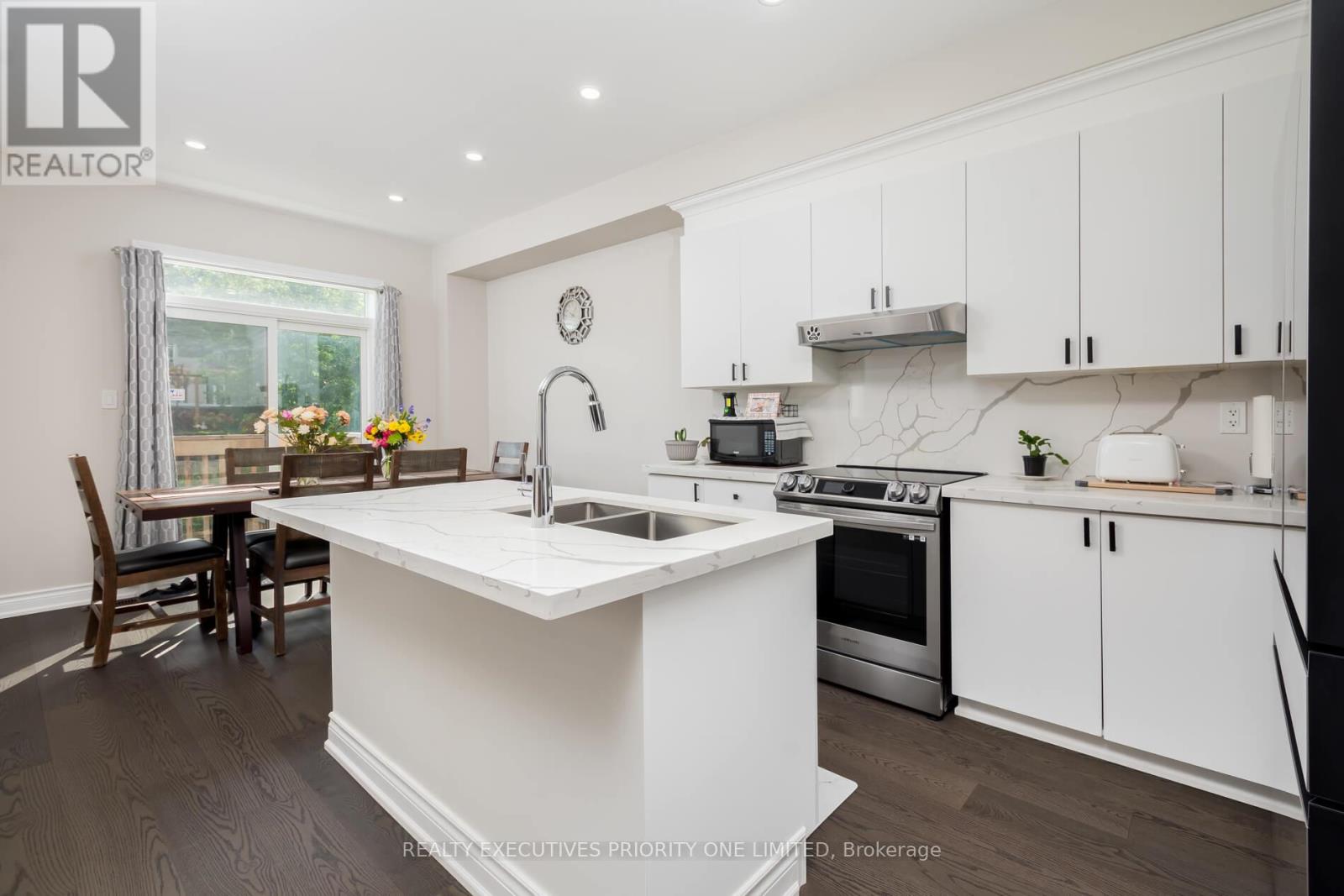 47 Greenwood Drive, Essa, Ontario  L0M 1B4 - Photo 11 - N12462325