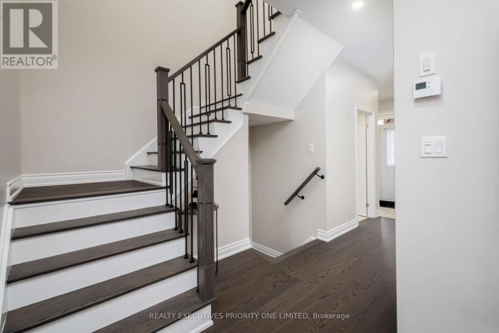 47 Greenwood Drive, Essa, Ontario  L0M 1B4 - Photo 17 - N12462325