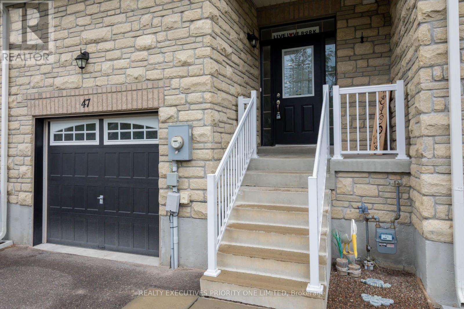 47 Greenwood Drive, Essa, Ontario  L0M 1B4 - Photo 2 - N12462325