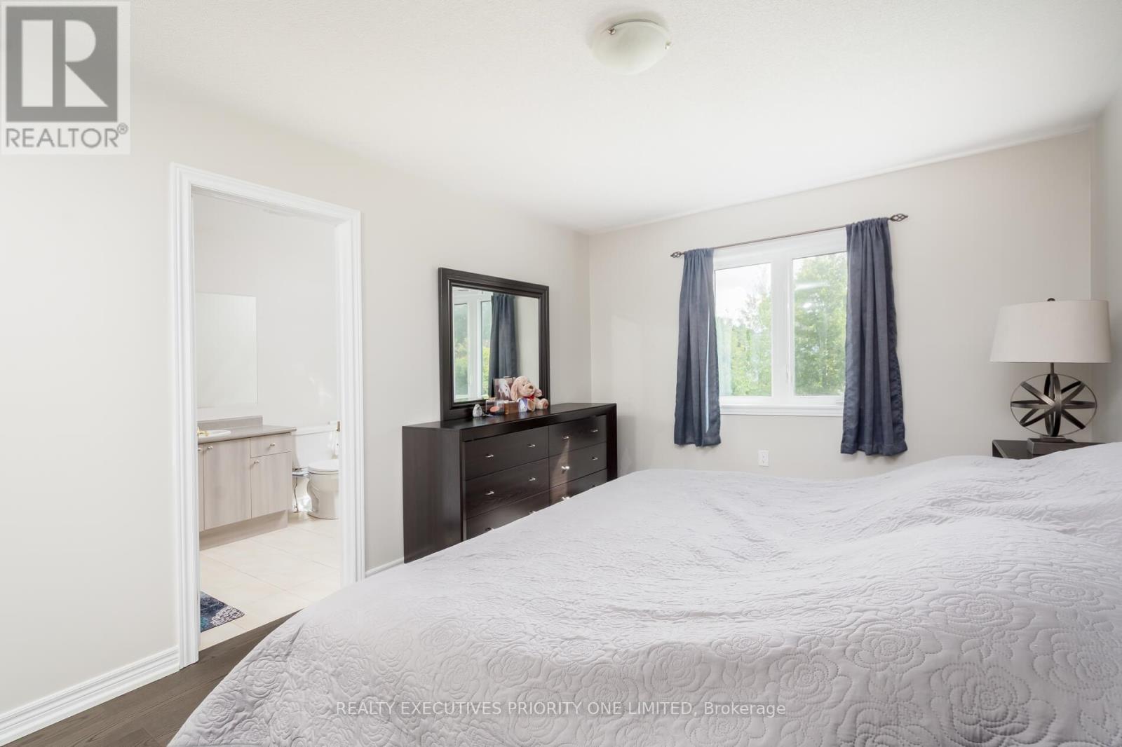 47 Greenwood Drive, Essa, Ontario  L0M 1B4 - Photo 20 - N12462325