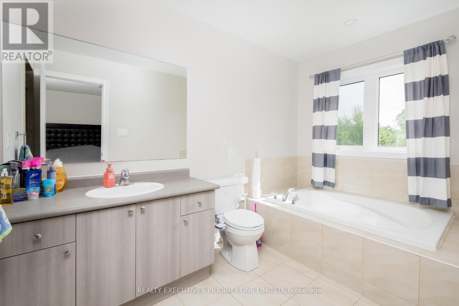 47 Greenwood Drive, Essa, Ontario  L0M 1B4 - Photo 21 - N12462325