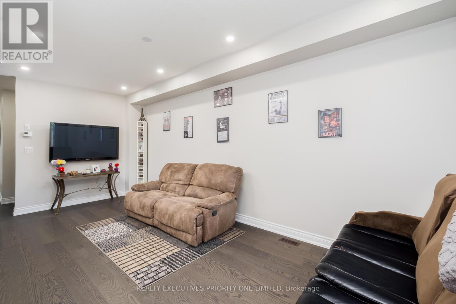 47 Greenwood Drive, Essa, Ontario  L0M 1B4 - Photo 5 - N12462325