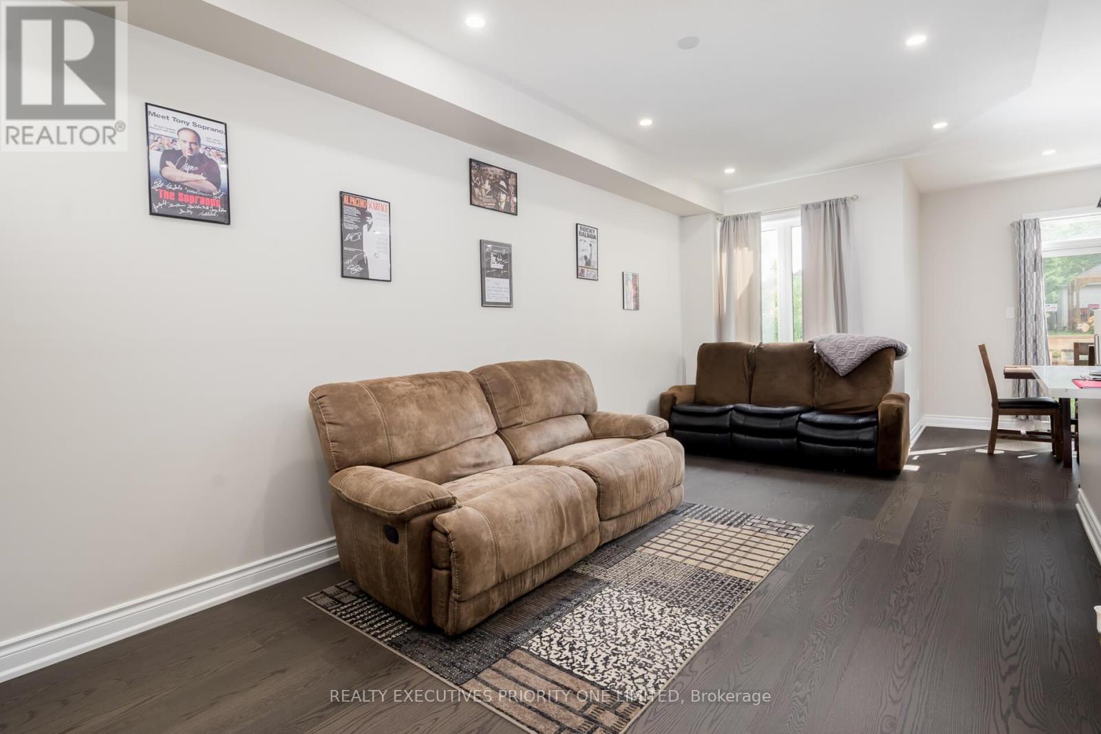 47 Greenwood Drive, Essa, Ontario  L0M 1B4 - Photo 7 - N12462325