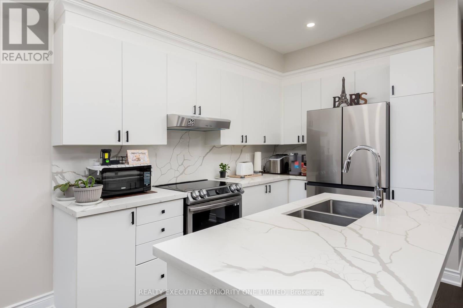 47 Greenwood Drive, Essa, Ontario  L0M 1B4 - Photo 9 - N12462325