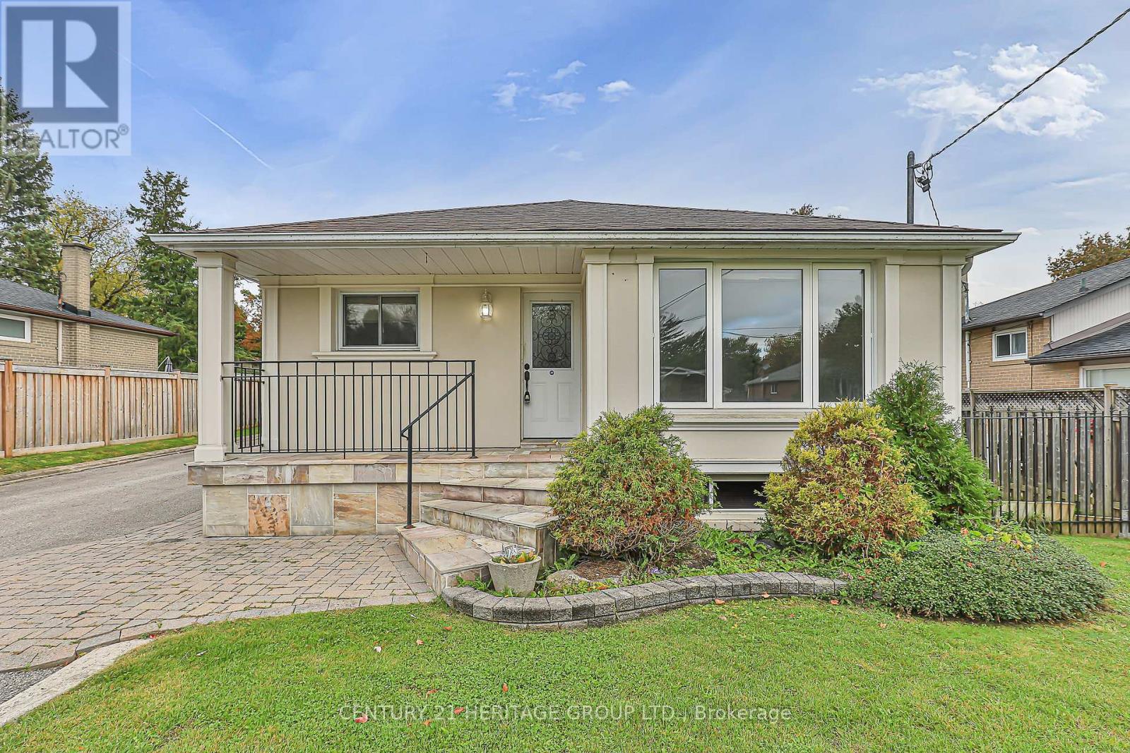 26 Knowles Crescent, Aurora, Ontario  L4G 1Z7 - Photo 1 - N12462326