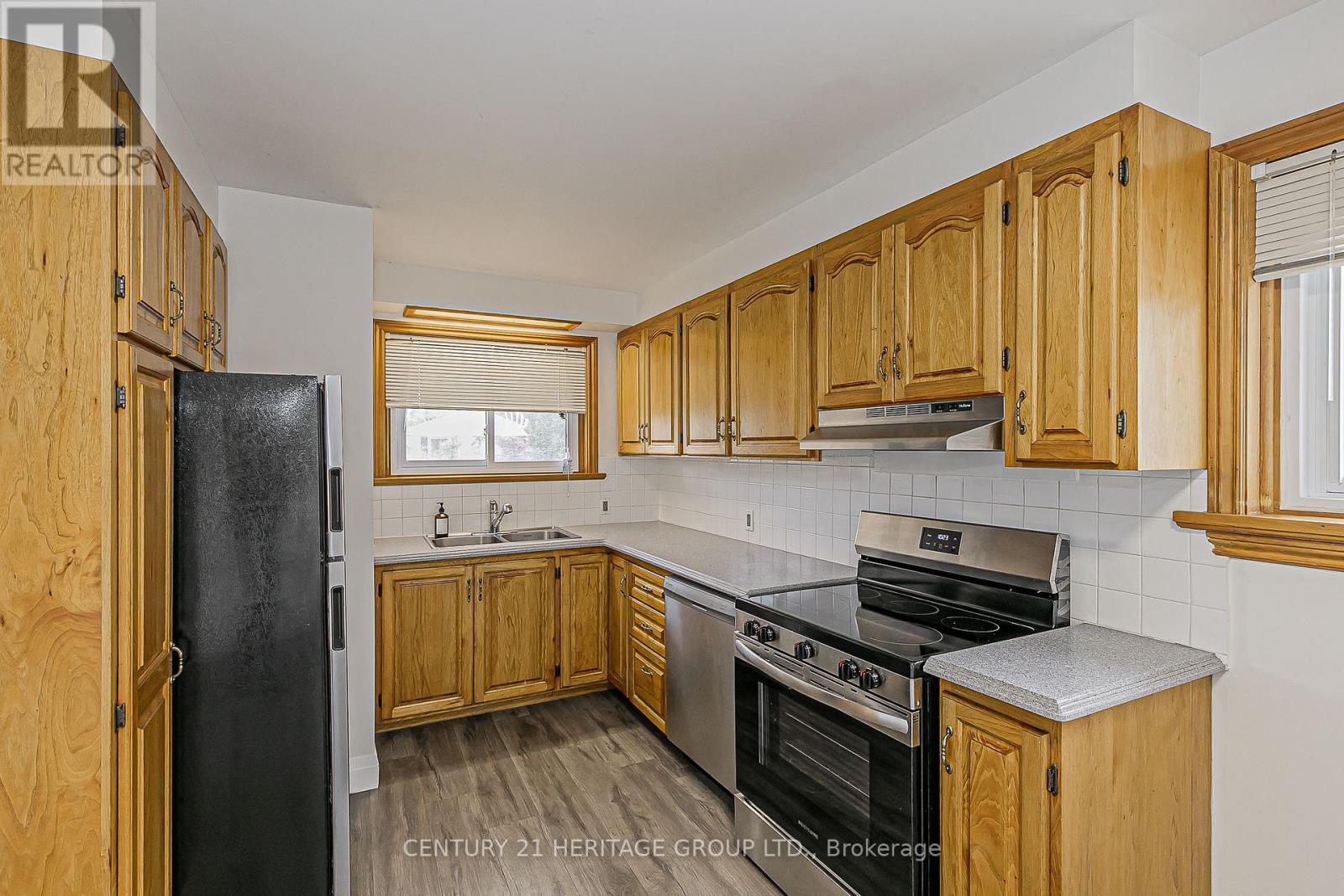 26 Knowles Crescent, Aurora, Ontario  L4G 1Z7 - Photo 10 - N12462326