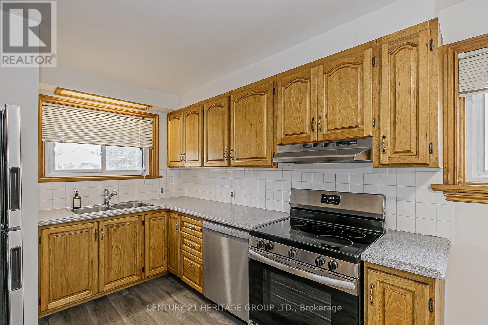 26 Knowles Crescent, Aurora, Ontario  L4G 1Z7 - Photo 11 - N12462326