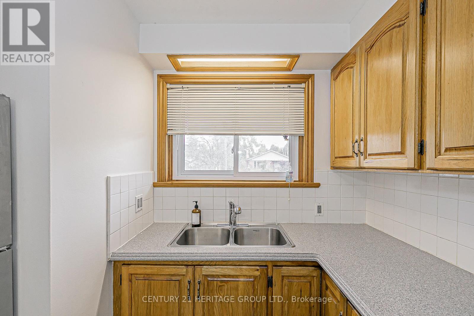 26 Knowles Crescent, Aurora, Ontario  L4G 1Z7 - Photo 12 - N12462326