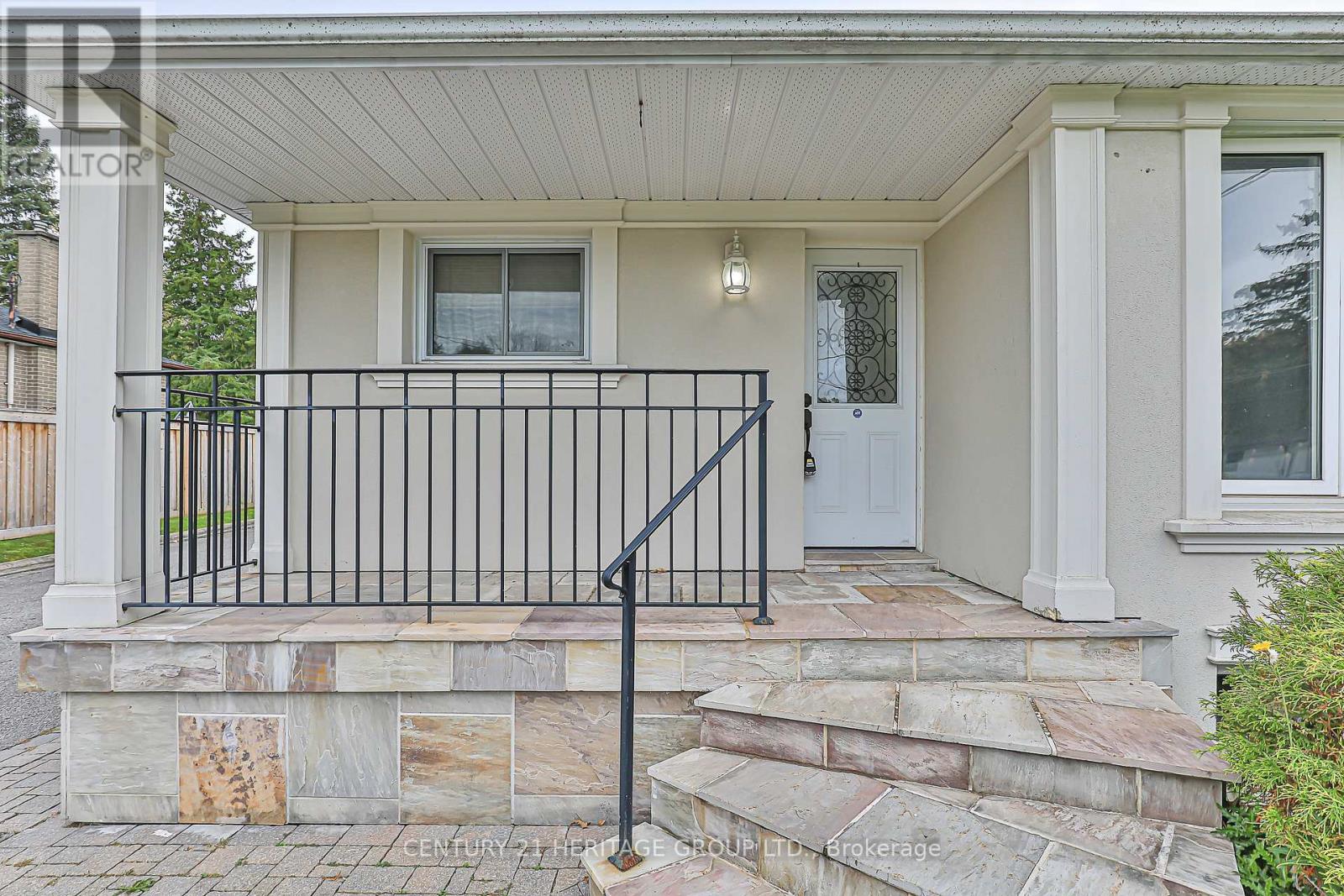 26 Knowles Crescent, Aurora, Ontario  L4G 1Z7 - Photo 4 - N12462326