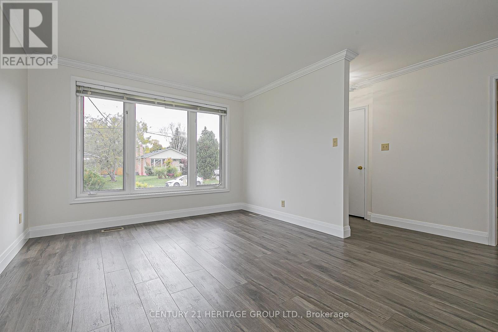 26 Knowles Crescent, Aurora, Ontario  L4G 1Z7 - Photo 7 - N12462326