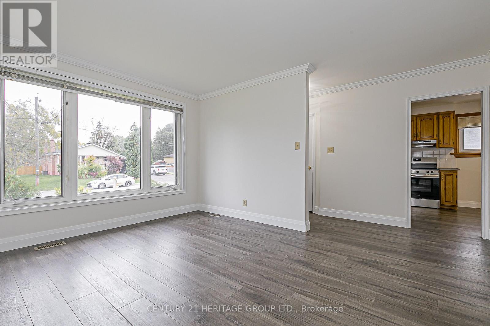 26 Knowles Crescent, Aurora, Ontario  L4G 1Z7 - Photo 8 - N12462326
